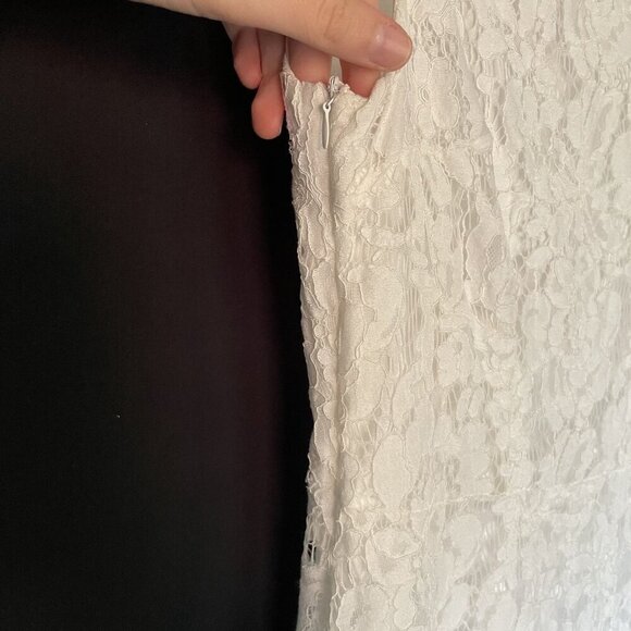 White Lace Sleeveless Long Dress With Scalloped Neckline & Side Zipper Closure - Picture 5 of 7